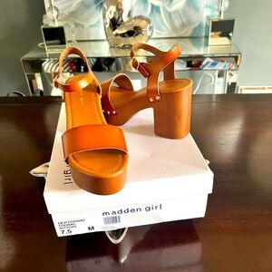 DEVI COGNAC STEVE MADDEN size 71/2